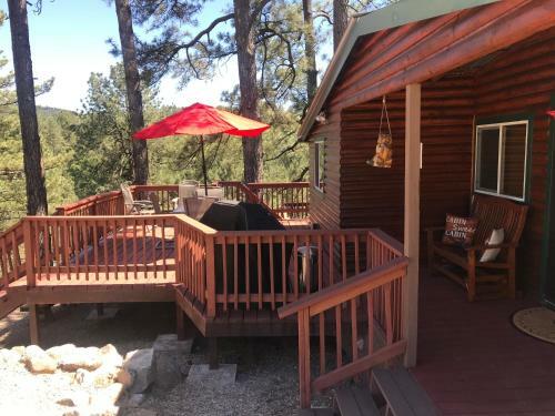 Gonzales Cozy Little Bear Cabin