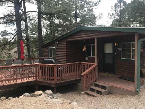 Gonzales Cozy Little Bear Cabin