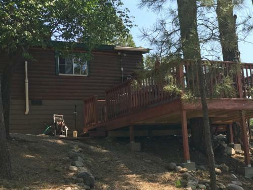 Gonzales Cozy Little Bear Cabin
