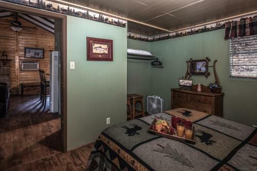 Whispering Pine Cabins- Bear Country-upper Canyon