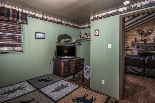 Whispering Pine Cabins- Bear Country-upper Canyon