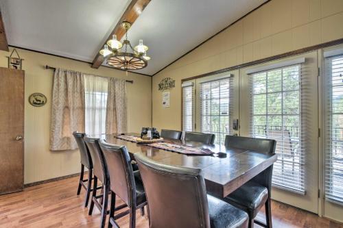 Cozy Bear Hill Cabin With Hot Tub And Game Room!
