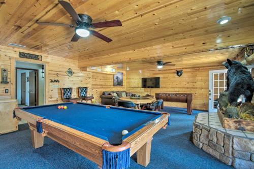 Cozy Bear Hill Cabin With Hot Tub And Game Room!