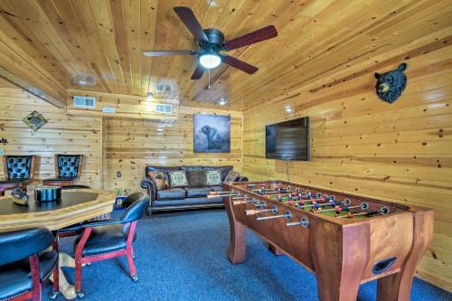 Cozy Bear Hill Cabin With Hot Tub And Game Room!