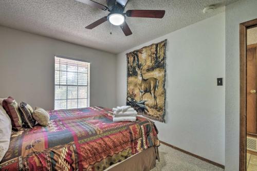 Cozy Bear Hill Cabin With Hot Tub And Game Room!