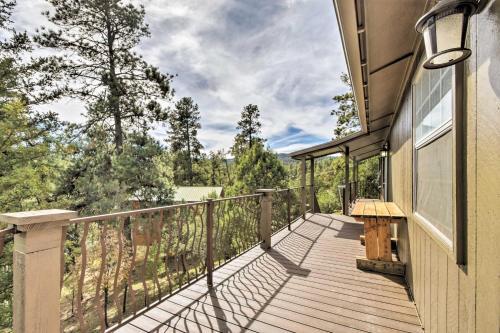 Cozy Bear Hill Cabin With Hot Tub And Game Room!