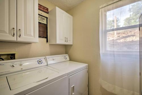 Cozy Bear Hill Cabin With Hot Tub And Game Room!