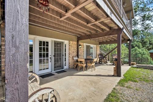 Cozy Bear Hill Cabin With Hot Tub And Game Room!