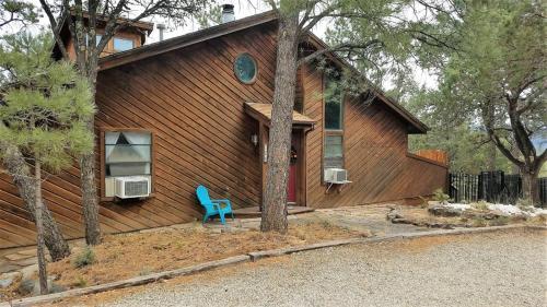 Lowkeys Lodge