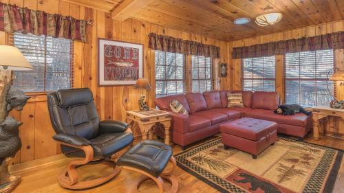 Whispering Pine Cabins - River's Edge