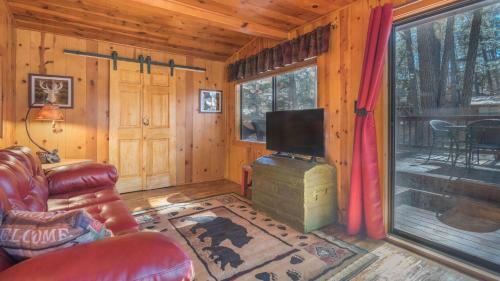 Whispering Pine Cabins - River's Edge