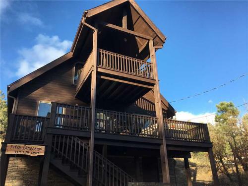 Fifth Dimension, 2 Bedrooms, Wifi, Hot Tub, Game Table, Grill, Sleeps 4