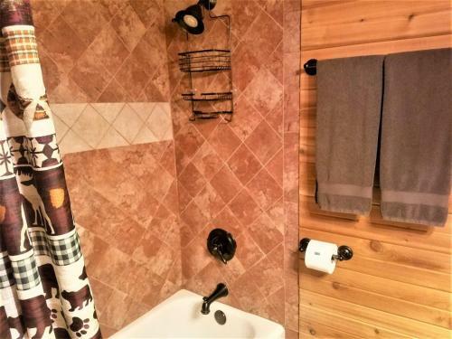 Rivers Edge Cabin - Cozy Cabins Llc