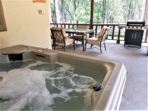 Rivers Edge Cabin - Cozy Cabins Llc