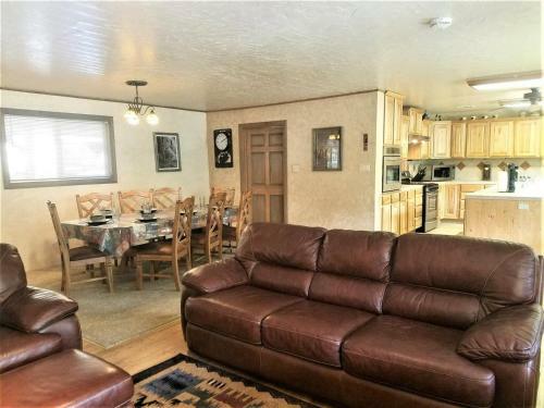 Rivers Edge Cabin - Cozy Cabins Llc