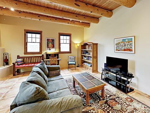 Apartamento New Listing! Modern Adobe Condo With Fireplace Condo