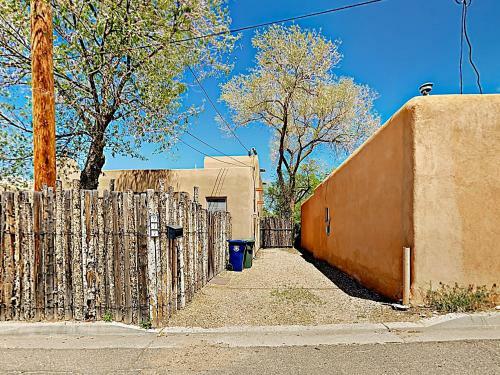 Apartamento New Listing! Modern Adobe Condo With Fireplace Condo