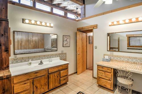 Chic Santa Fe Home At Dream Catcher Retreat Center