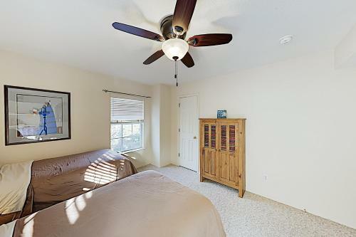 Apartamento New Listing! Quiet Condo 1 Block From Railyard Condo