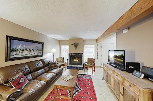 Apartamento New Listing! Quiet Condo 1 Block From Railyard Condo