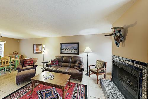 Apartamento New Listing! Quiet Condo 1 Block From Railyard Condo
