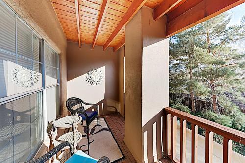 Apartamento New Listing! Quiet Condo 1 Block From Railyard Condo