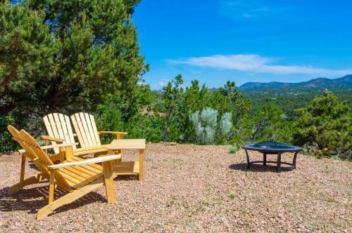 New Listing! Luxe Compound On 5 Acres - Sleeps 20! Home