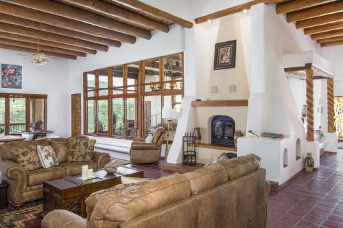 New Listing! Luxe Compound On 5 Acres - Sleeps 20! Home