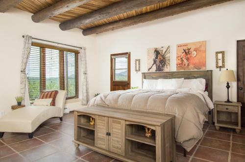 New Listing! Luxe Compound On 5 Acres - Sleeps 20! Home