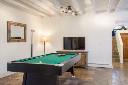 New Listing! Luxe Compound On 5 Acres - Sleeps 20! Home