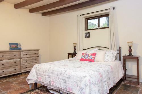 New Listing! Luxe Compound On 5 Acres - Sleeps 20! Home