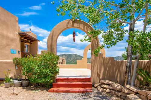 New Listing! Luxe Compound On 5 Acres - Sleeps 20! Home