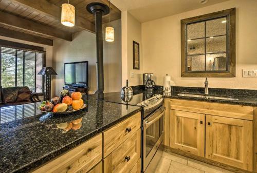 Apartamento Adobe-style Abode With Amenities - Walk To Plaza!