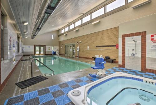 Apartamento Adobe-style Abode With Amenities - Walk To Plaza!