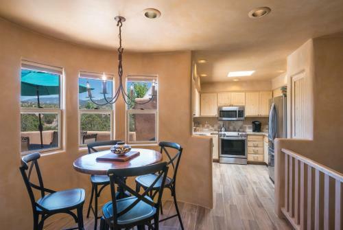 3 Bedroom - 20 Min. Walk To Plaza - Valle Del Sol