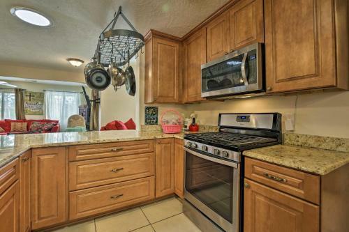 Bright Family Home With Spacious Yard And Mountain View