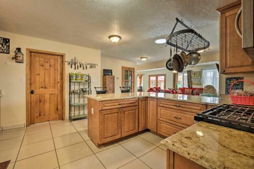 Bright Family Home With Spacious Yard And Mountain View