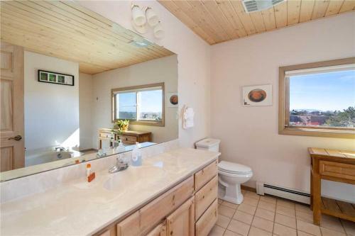 South Side Sanctuary, 3 Bedrooms, Pets, Fire Pit, Sleeps 6