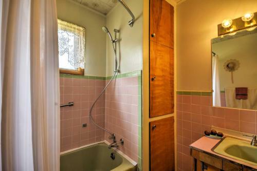 Bright Springer House With Patio And Orchard Views!