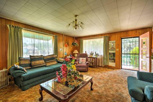 Bright Springer House With Patio And Orchard Views!
