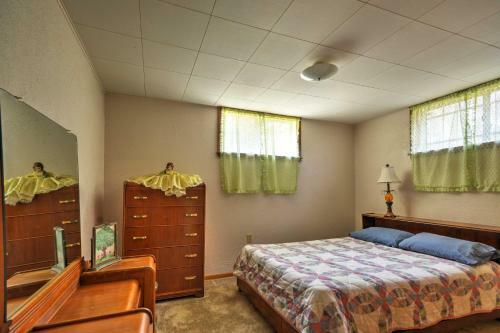Bright Springer House With Patio And Orchard Views!