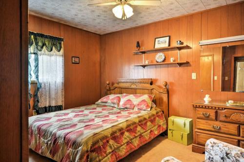 Bright Springer House With Patio And Orchard Views!