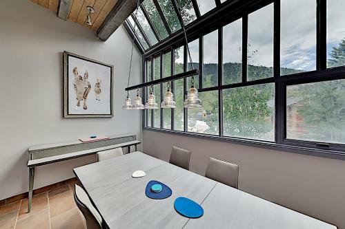 Apartamento Steps To Slopes! Designer Mountain-view Condo Condo