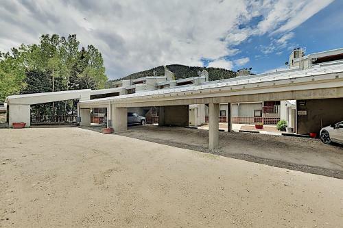 Apartamento Steps To Slopes! Designer Mountain-view Condo Condo