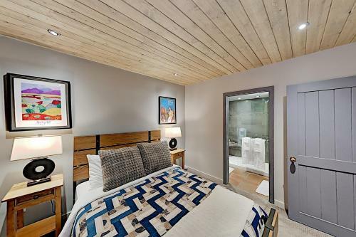 Apartamento Steps To Slopes! Designer Mountain-view Condo Condo