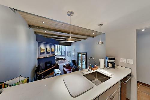 Apartamento Steps To Slopes! Designer Mountain-view Condo Condo