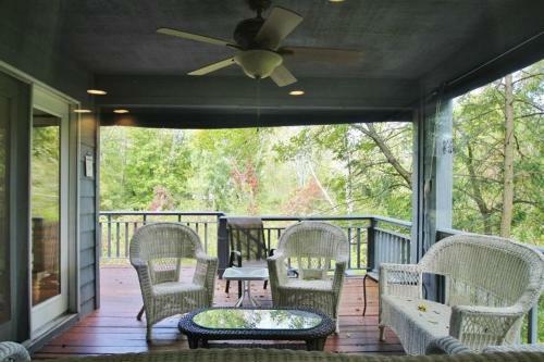 19 Oak House Home