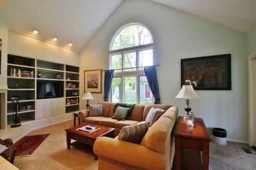 19 Oak House Home