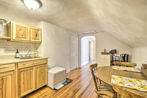 Charming Apartment With Deck, 5 Miles To Campus!