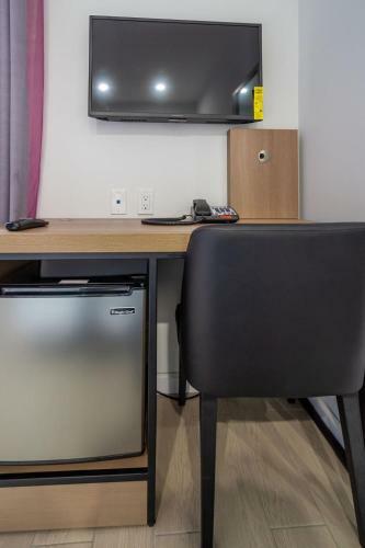 Hotel Ninety Five Fordham / St. Barnabas Hospital